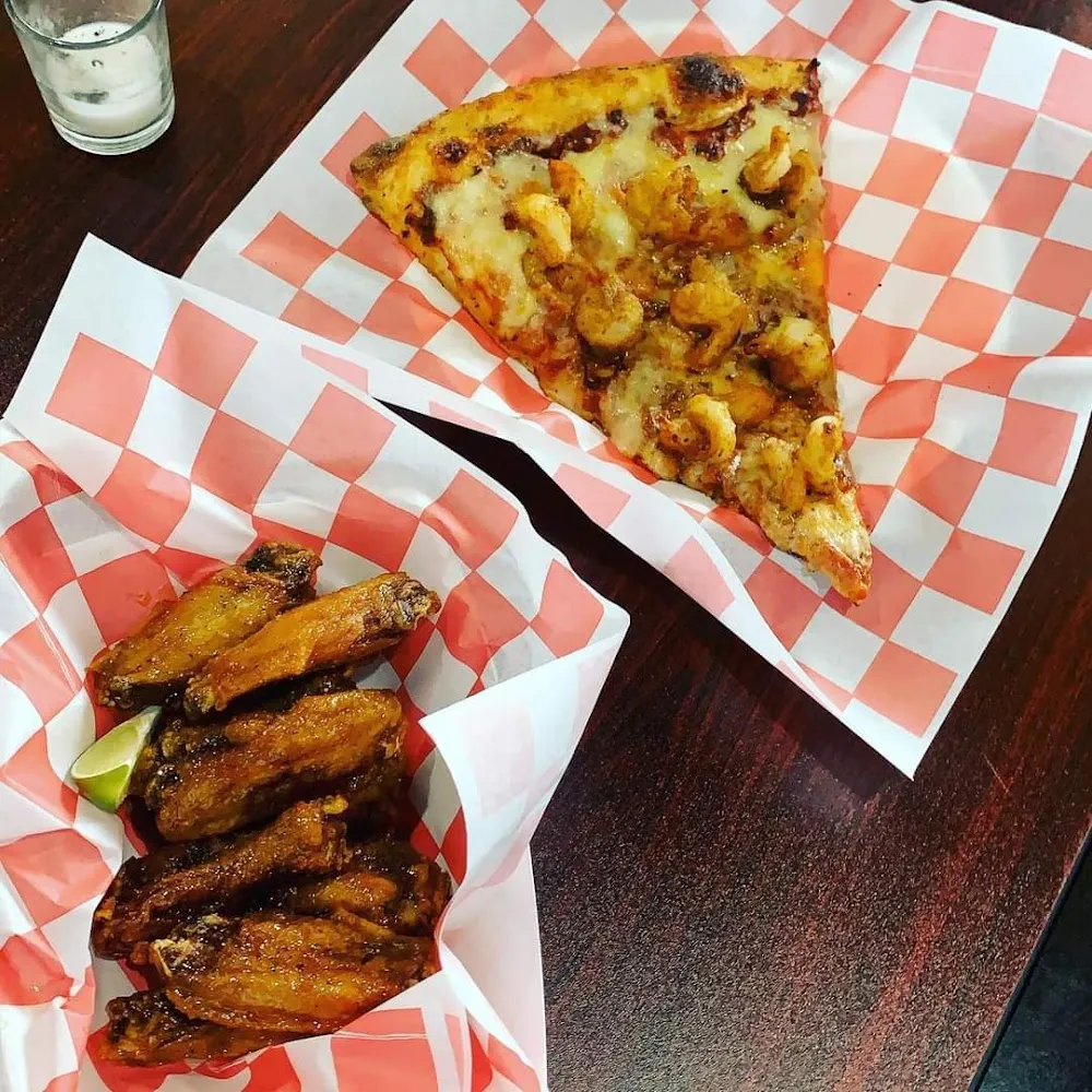 Curry Shrimp Pizza an Wings